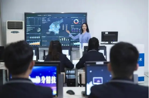 【媒體關(guān)注】學(xué)互聯(lián)網(wǎng)金融與智能財(cái)會(huì)專(zhuān)業(yè)，為什么要來(lái)新華？