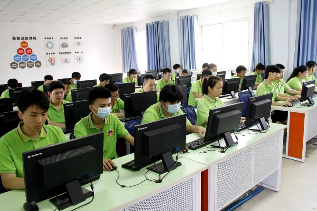 補(bǔ)錄通道 | 南京新華電腦專修學(xué)院少量招生補(bǔ)錄中，名額有限，欲報(bào)從速！