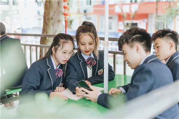 南京有什么學校適合初中畢業(yè)的？