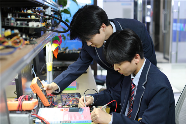 波士頓動力Atlas展示強(qiáng)化學(xué)習(xí)新成果，工業(yè)機(jī)器人行業(yè)未來前景廣闊