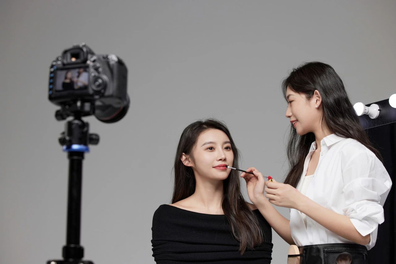 彩妝行業(yè)復(fù)蘇背后，