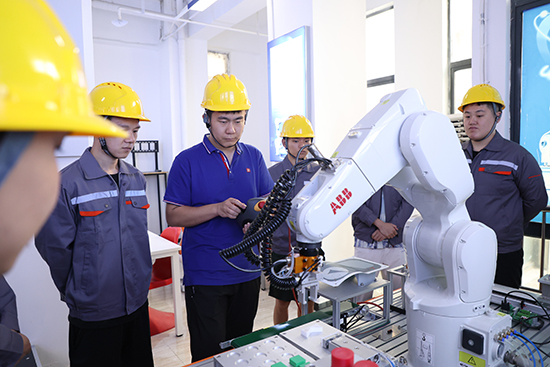 中考失利別怕，職校也能拼未來(lái)