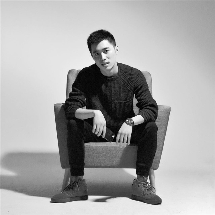 【讓蝴蝶飛過滄?！坎┞動谛氯A，耀眼于藍天