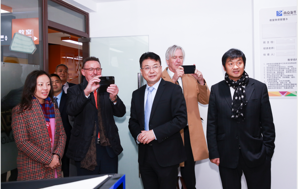 熱烈歡迎德國柏林職業(yè)教育集團(tuán)領(lǐng)導(dǎo)們蒞臨我校考察交流！