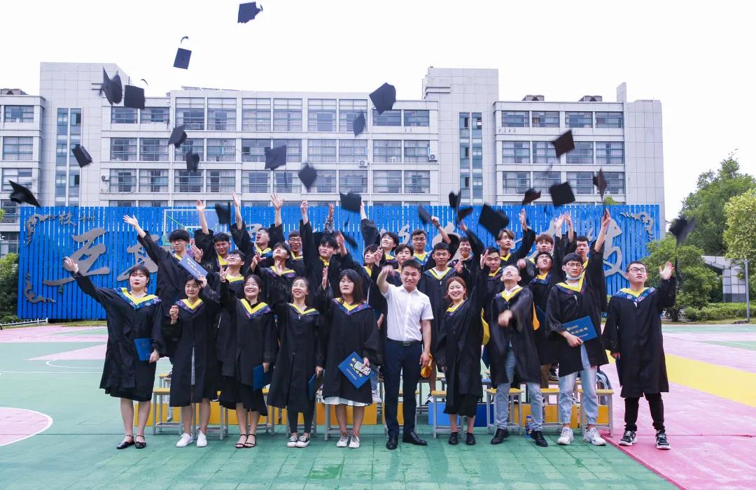 青春不散場(chǎng)，給新華時(shí)光的專屬回憶