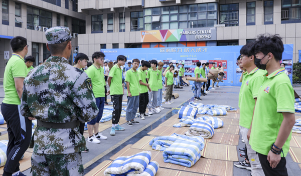 新生第一課，素質(zhì)拓展打響校園生活第一槍！